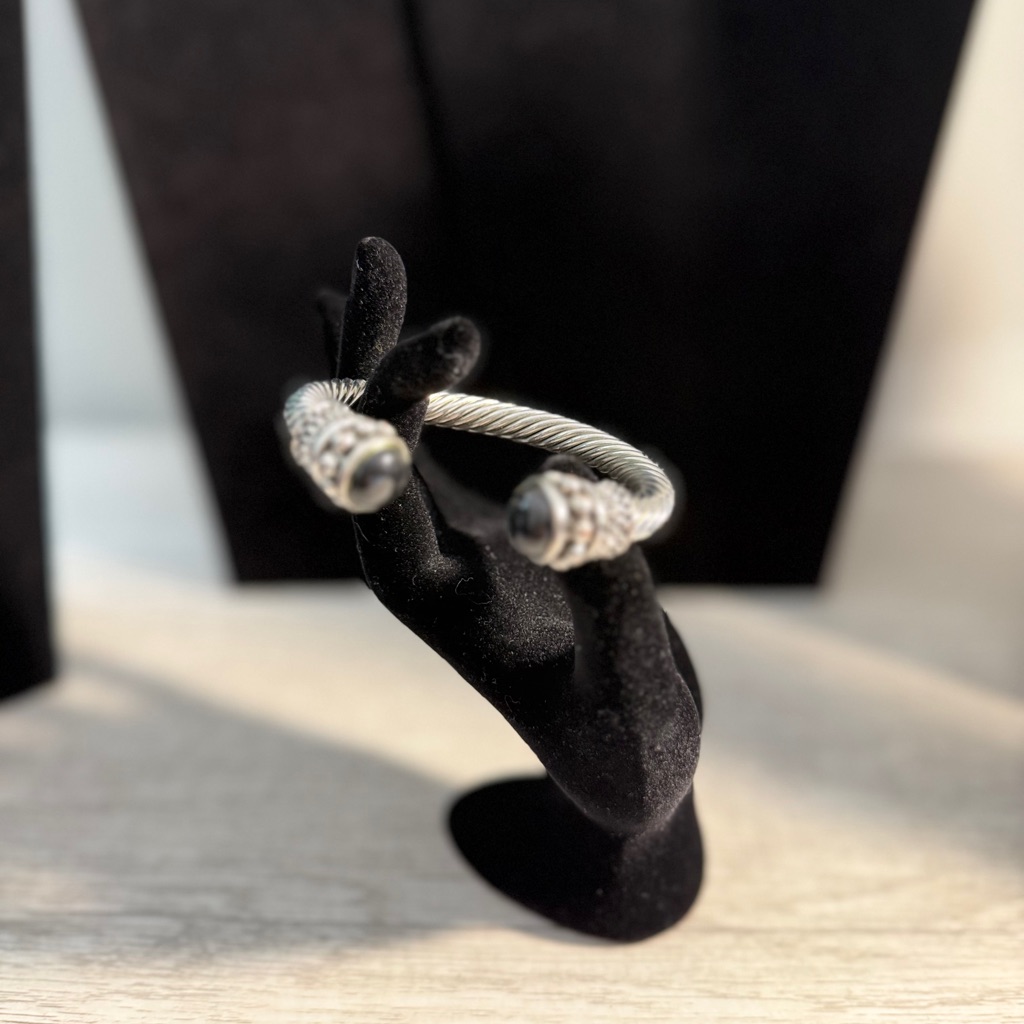 Bracelet Silver Cuff With Black BeadPreowned Bracelet Silver Cuff With Black BeadPreowned